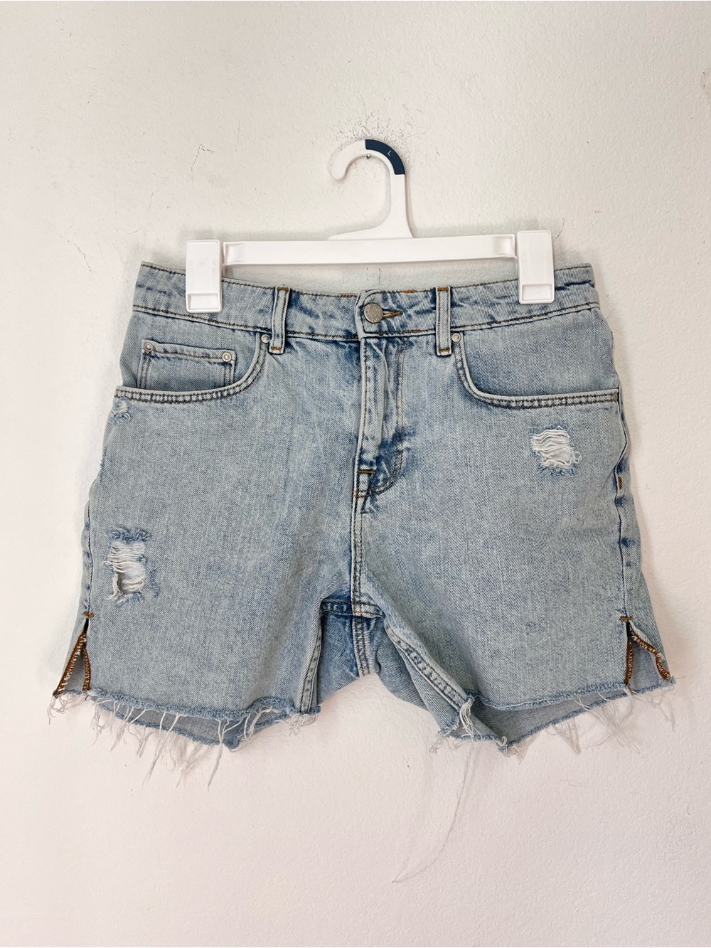 ASOS DESIGN Distressed Hem Shorts Women’s Size 28 100% Cotton Denim Shorts